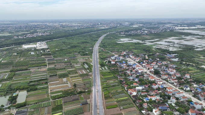 Một đoạn đường liên kết vùng Hà Nội - Hưng Yên nhìn từ trên cao. Ảnh: Phạm Chiểu