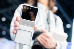 Samsung giới thiệu concept điện thoại gập lấy cảm hứng từ xe điện của Tesla