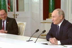 Màn đố vui gây sốt của ông Putin với Thủ tướng Malaysia