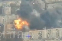 Video tiêm kích Su-27 của Ukraine đánh sập cứ điểm của Nga ở Luhansk