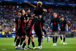 Barcelona đăng quang La Liga: Đỉnh cao bóng đá tấn công, phần thưởng cho  " những gã điên " 