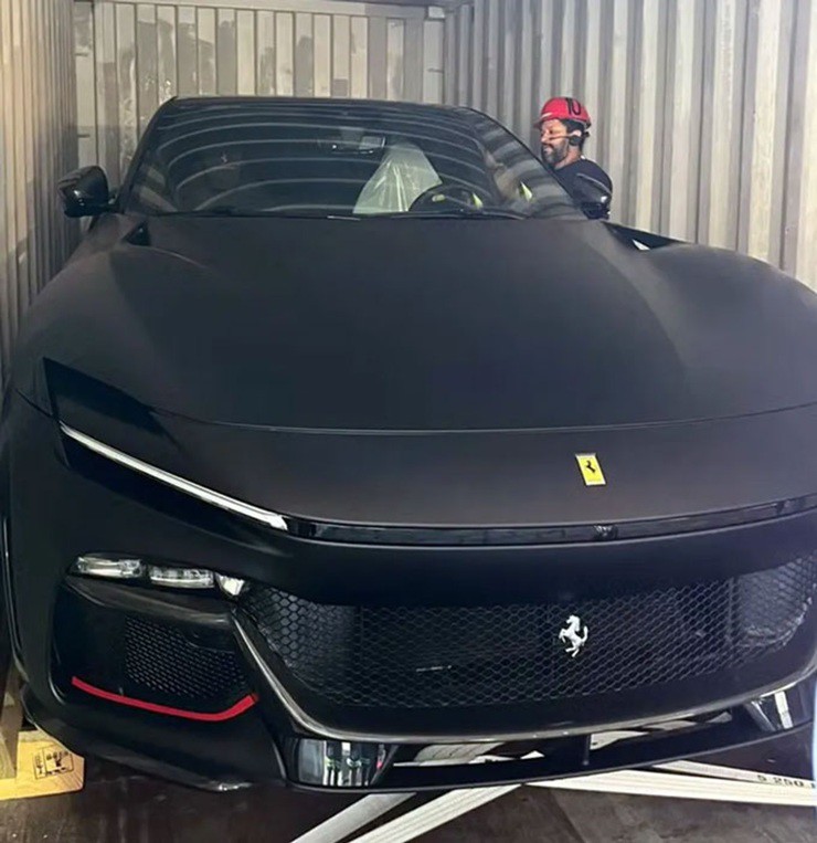 Chiếc xe có giá hơn 1 triệu USD với khả năng tăng tốc từ 0 lên 60 mph (~100 km/h) chỉ trong 3,2 giây