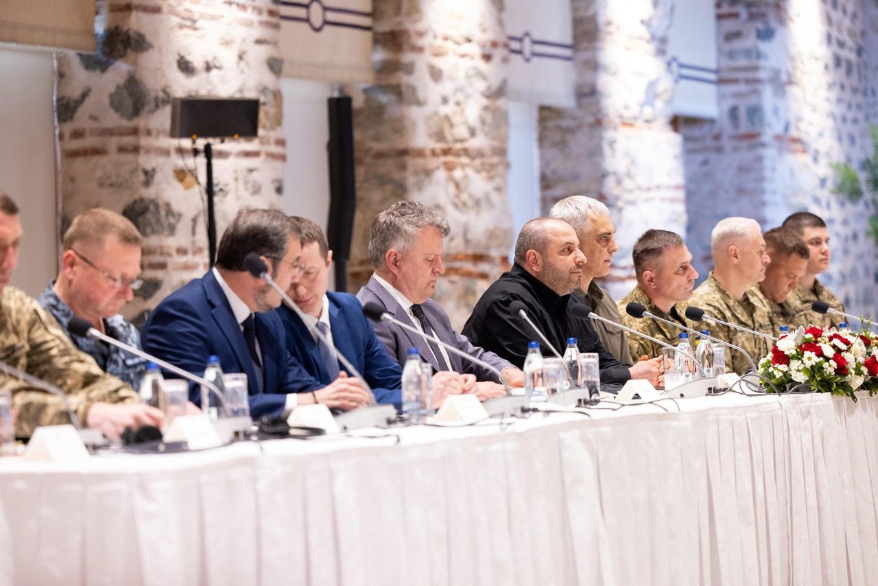 Phái đoàn Ukraine do Bộ trưởng Quốc phòng Rustem Umerov dẫn đầu ở Istanbul (ảnh: Reuters)