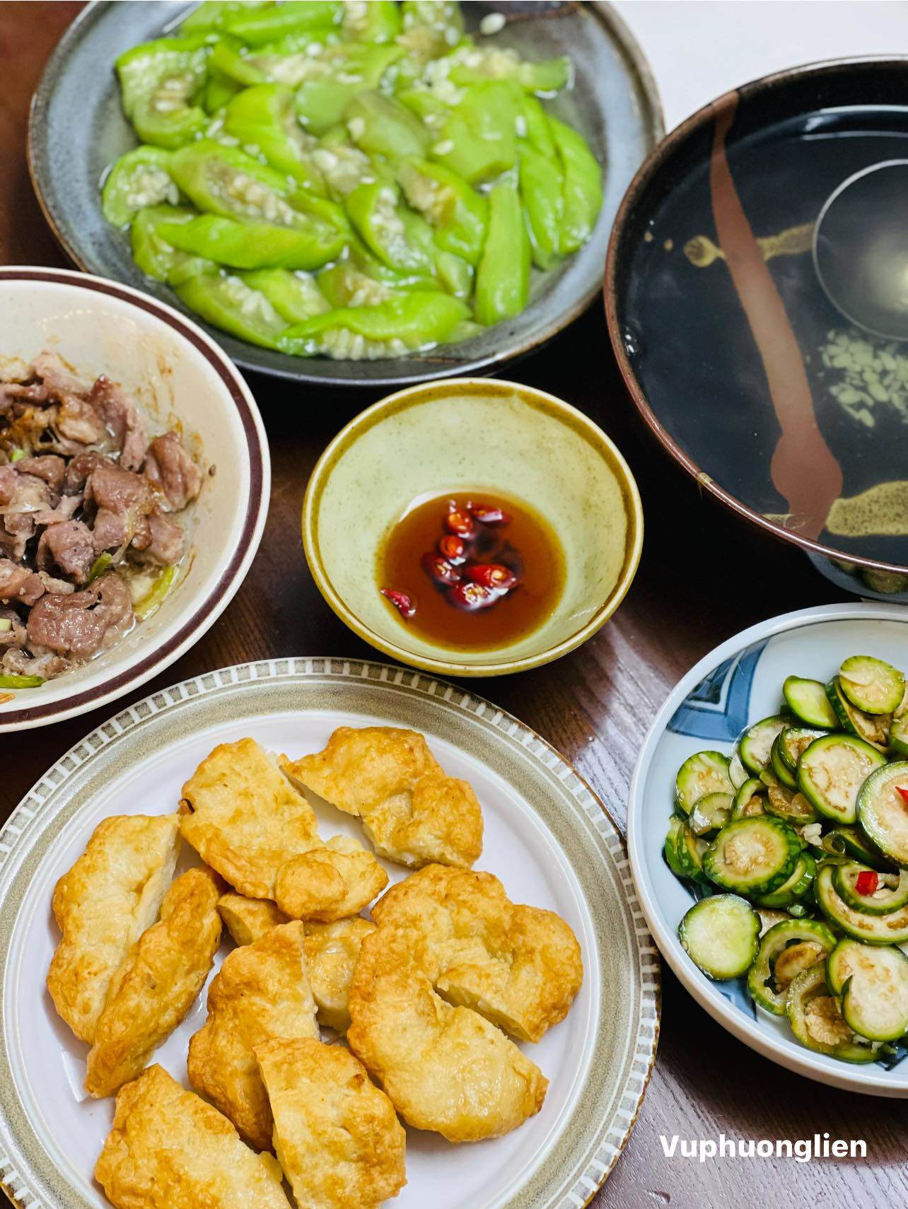 Chả cá thu chiên - Thịt vai giòn hấp hành - Mướp luộc - Cà muối xổi