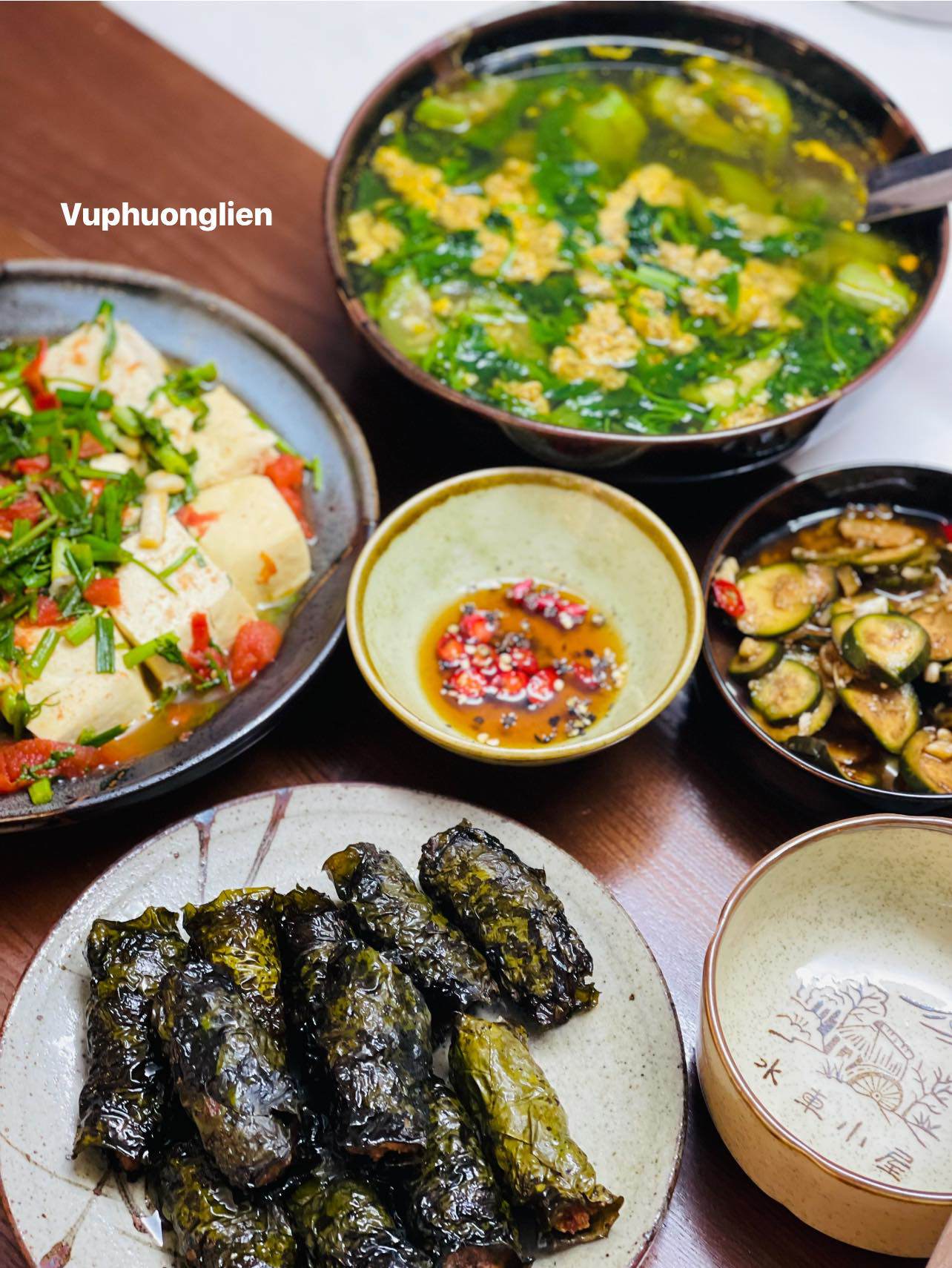 Chả lá lốt - Đậu phụ sốt cà chua - Canh rạm nấu mướp - Cà muối xổi