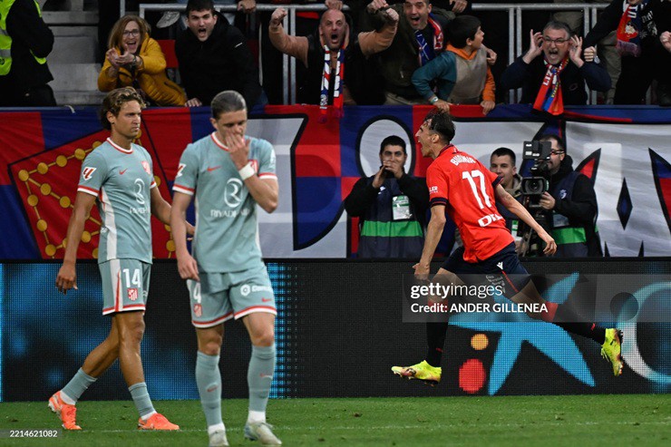 Atletico Madrid bị trừng phạt bởi hai pha đánh đầu