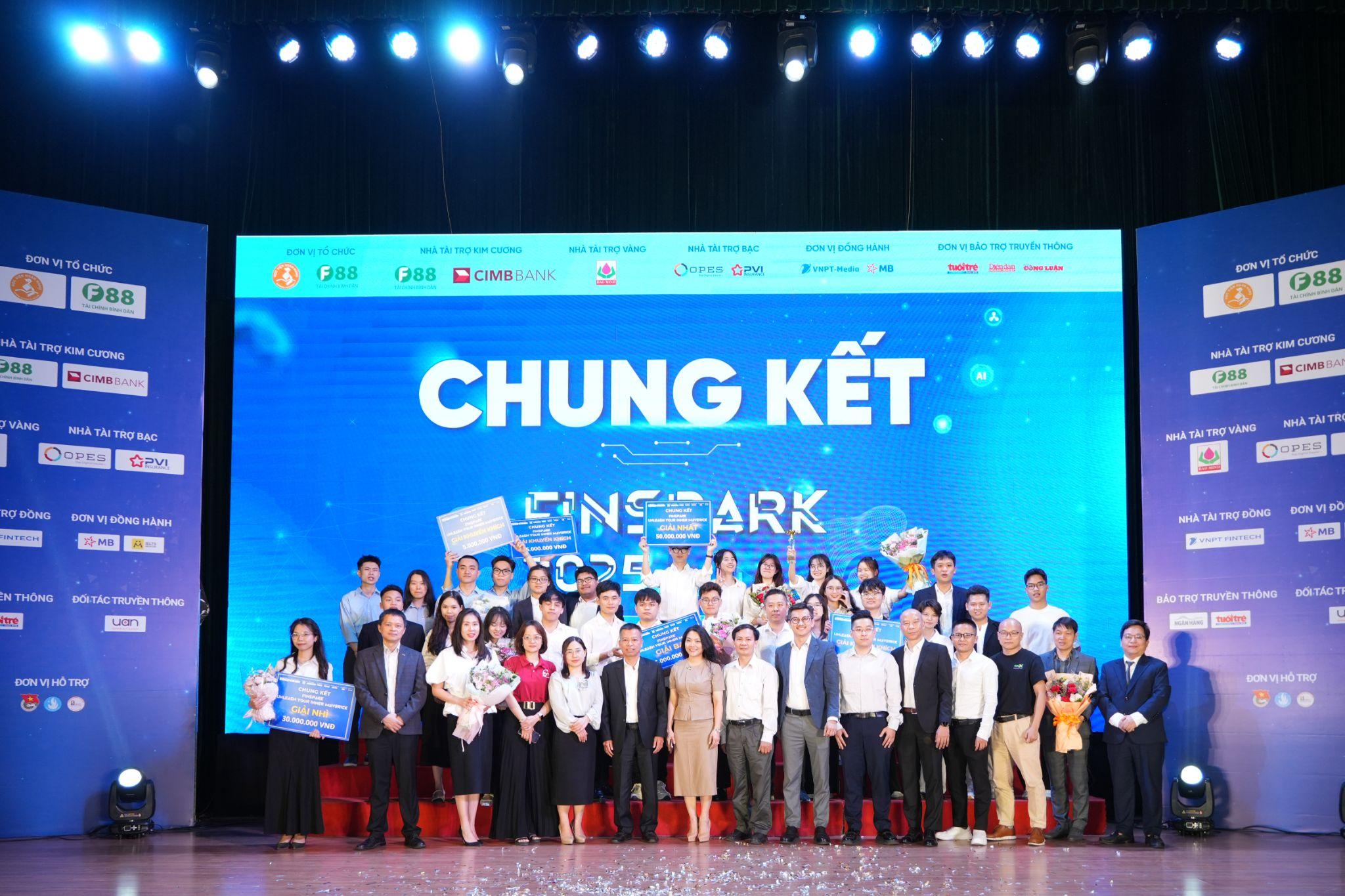 Các nhà tài trợ và 7 đội thi hội tụ tại đêm chung kết FinSpark 2025