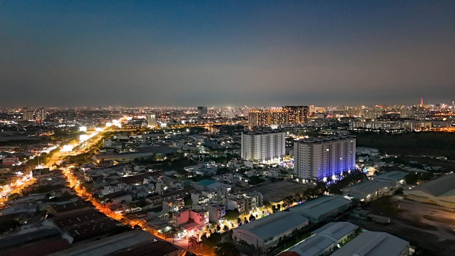 Conic Boulevard nhìn vào ban đêm. 37 triệu/m2. Thanh toán 25% nhận nhà ở ngay.