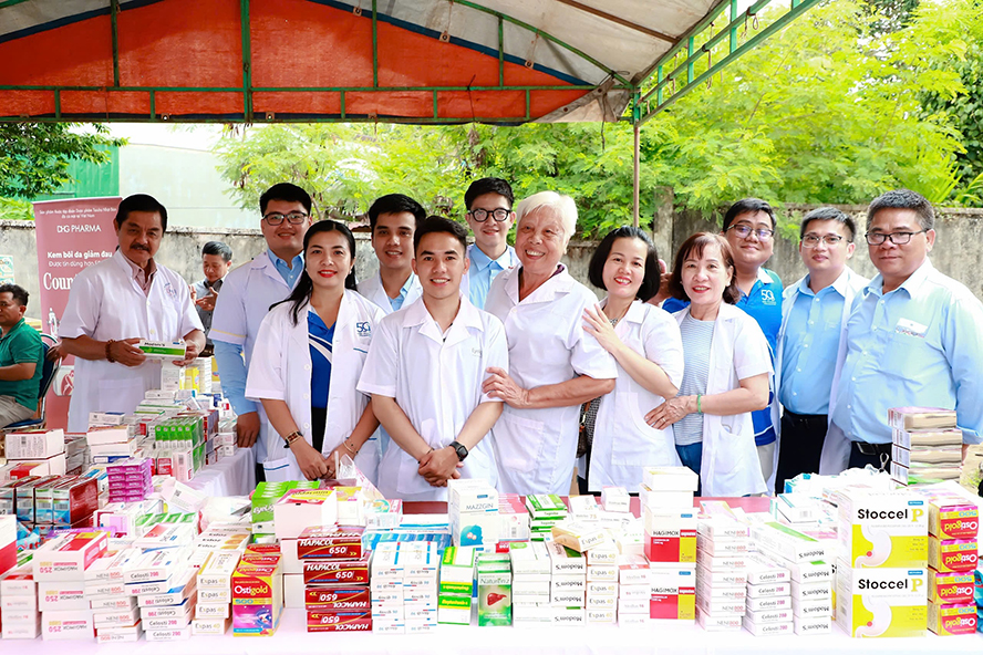 Lực lượng y bác sĩ, dược sĩ hùng hậu tham gia hành trình chăm sóc sức khỏe cộng đồng tại xã Ia Nan