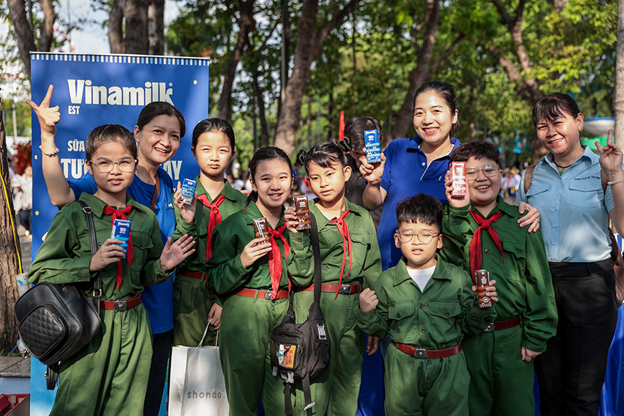 Đồng hành với thiếu nhi Cháu ngoan Bác Hồ, Vinamilk tiếp sức các “búp măng non” vươn cao - 10
