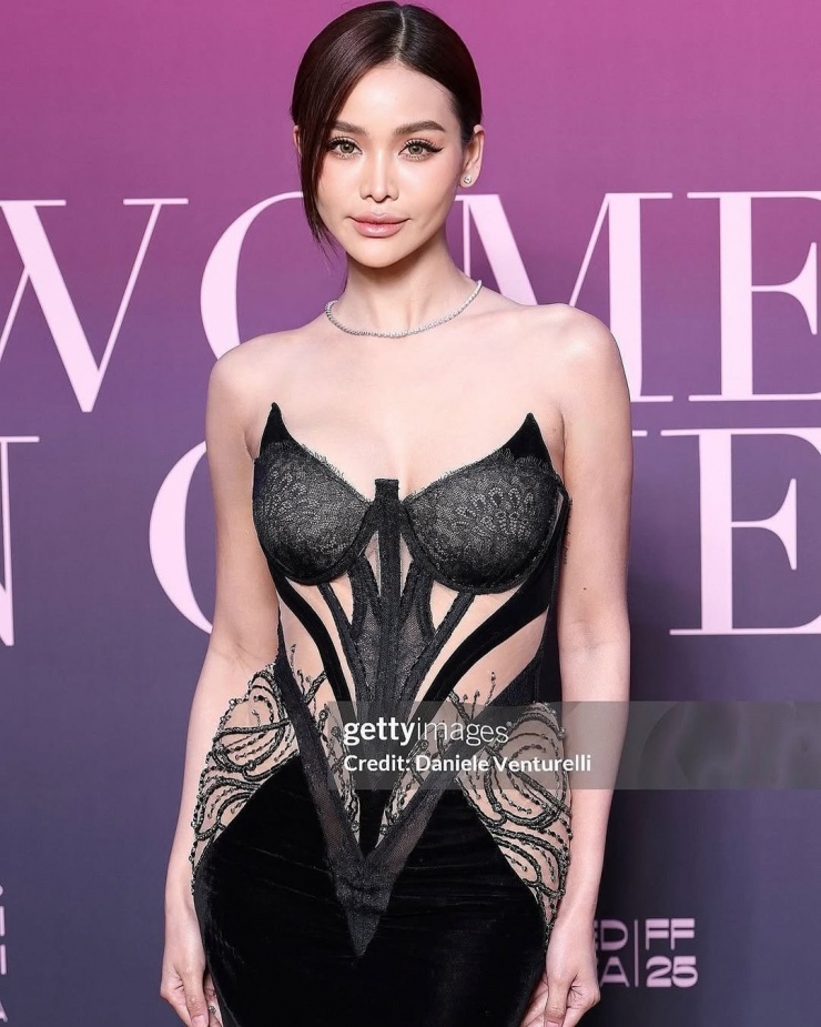 Ông Nawat và dàn hoa hậu trên thảm đỏ Cannes - 7
