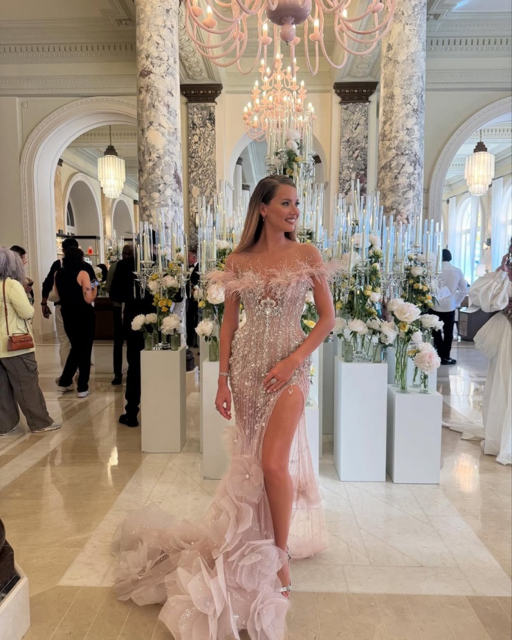 Ông Nawat và dàn hoa hậu trên thảm đỏ Cannes - 22