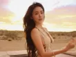 Mỹ nhân "gái 1 con" mặc yếm hờ hững khi đi du lịch