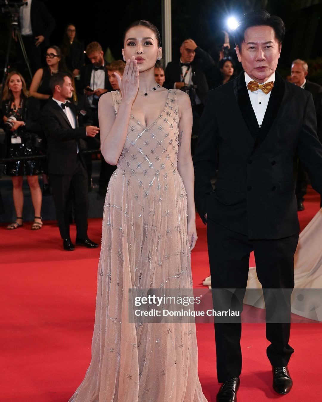 Ông Nawat và dàn hoa hậu trên thảm đỏ Cannes - 1