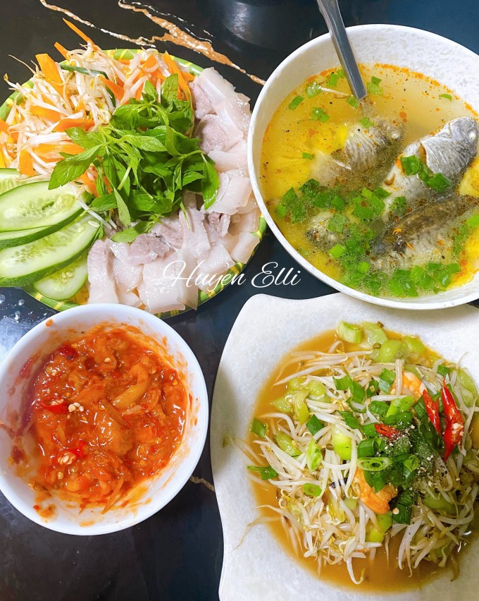 Mâm cơm giản dị chưa tới 100.000 đồng của mẹ gốc Huế - 1