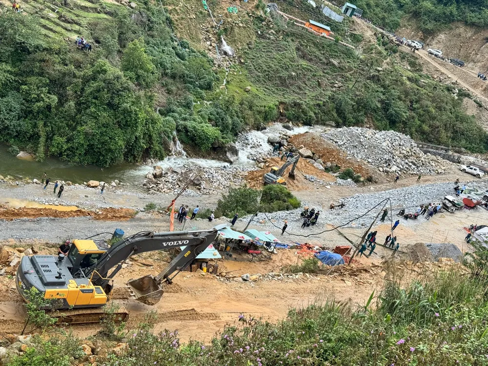 Hiện trường vụ sạt lở. Ảnh: CTV