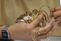 Giá vàng hôm nay, 17-5: Lao dốc mạnh