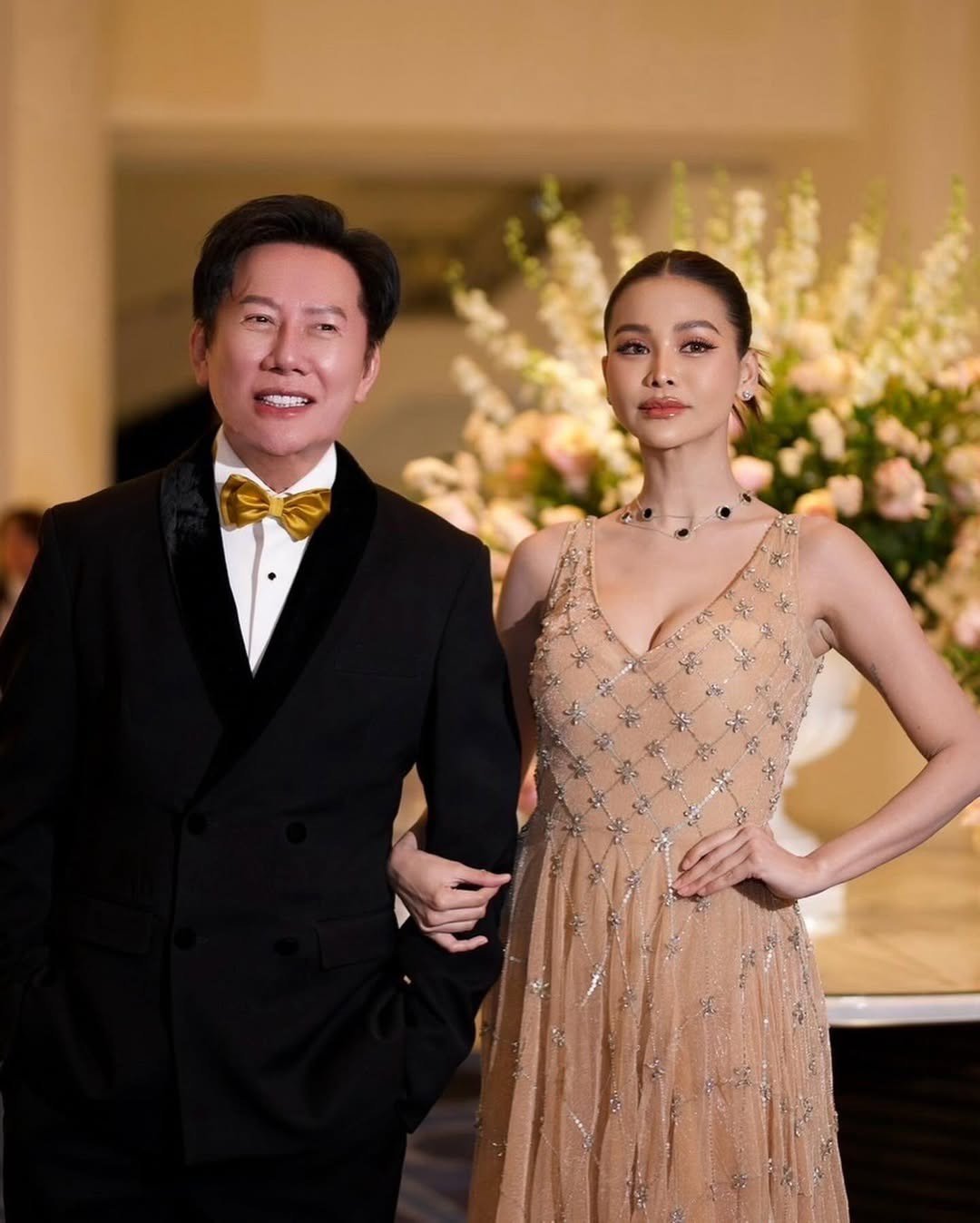 Ông Nawat và dàn hoa hậu trên thảm đỏ Cannes - 3