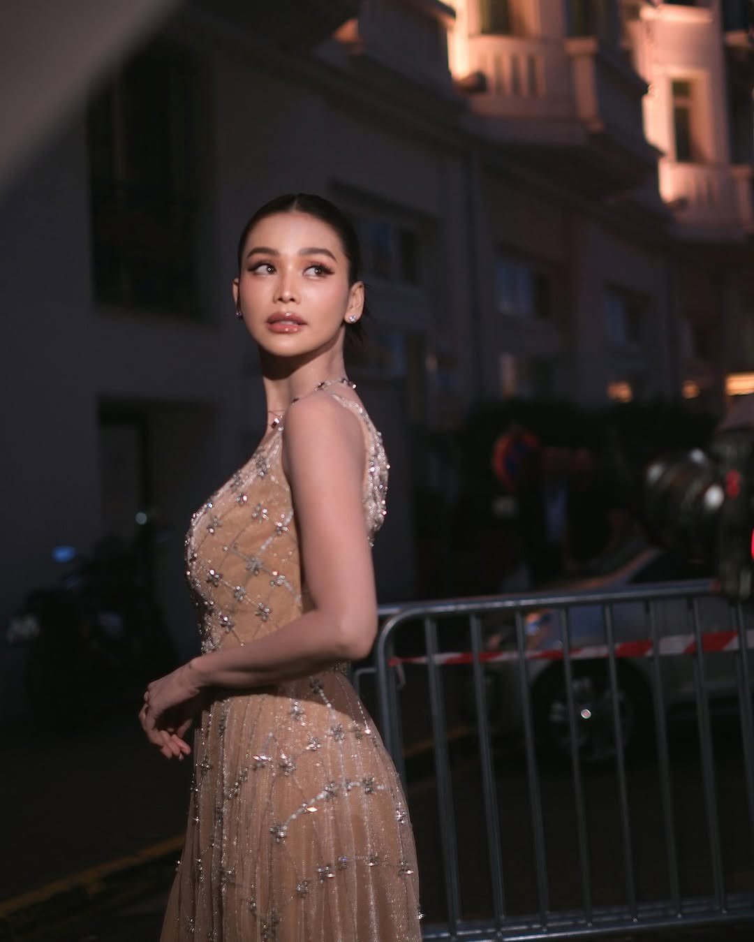 Engfa Waraha xuất hiện tại Liên hoan phim Cannes lần này với tư cách diễn viên của bộ phim LadyBee. Nhiều năm trở lại đây, Engfa phát triển sự nghiệp diễn xuất, gây chú ý với khán giả xứ sở chùa vàng. Người đẹp được ông Nawat định hướng theo con đường diễn viên và đạt được thành công nhất định.