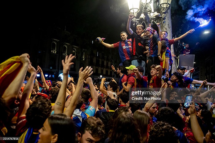Barca rước cúp cú ăn 3: Yamal - Raphinha không nổi bằng thủ môn Szczesny - 4