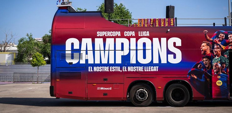 Barca rước cúp cú ăn 3: Yamal - Raphinha không nổi bằng thủ môn Szczesny - 8