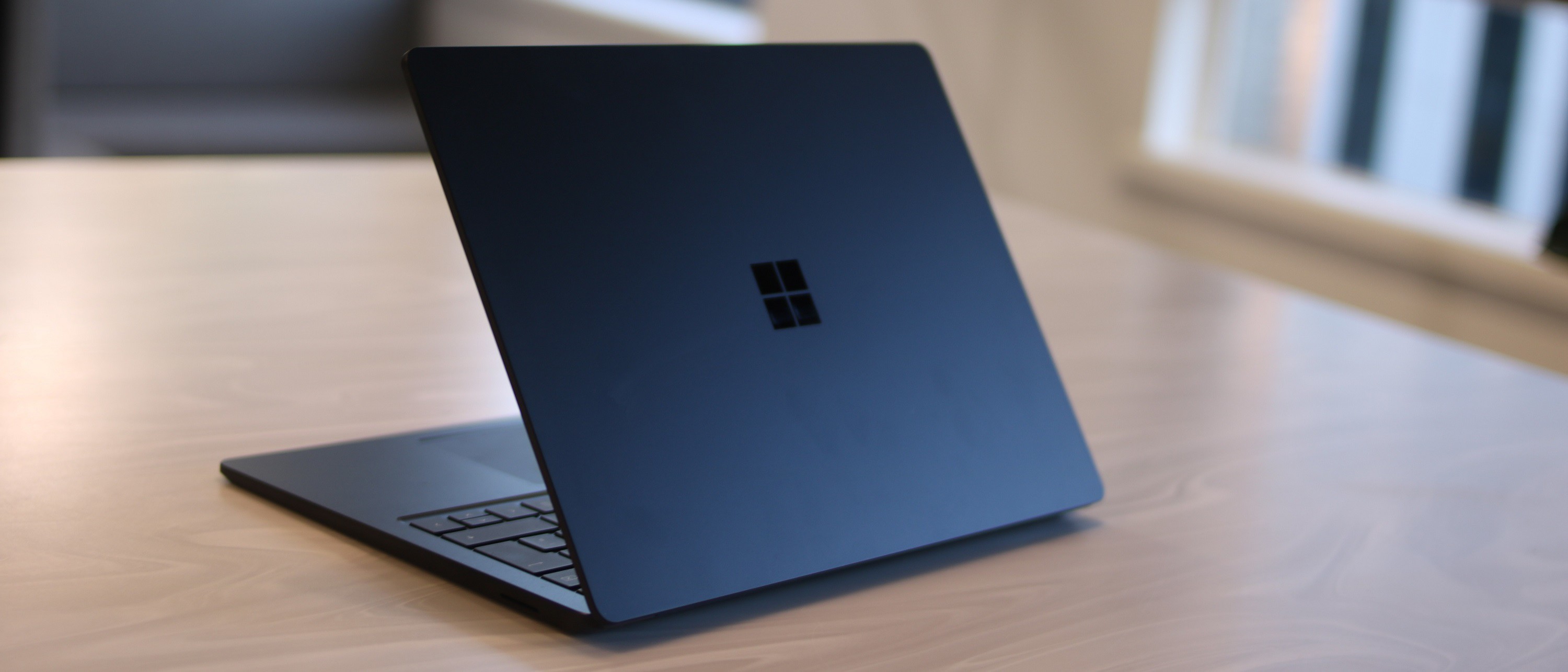 Khi chọn mua&nbsp;laptop cho công việc, cần&nbsp;đảm bảo hiệu suất và tính tiện dụng.