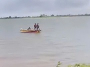 Tin tức trong ngày - Thương tâm: Đi bắt cáy, hai mẹ con gặp nạn dưới sông