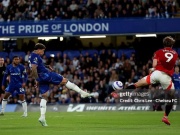 Tranh cãi MU thoát phạt đền trước Chelsea, fan tố trọng tài thiên vị trắng trợn