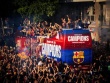 Barca ăn mừng cú ăn ba: Lễ hội đường phố và khoảnh khắc hài hước của Araujo