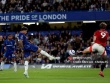 Tranh cãi MU thoát phạt đền trước Chelsea, fan tố trọng tài thiên vị trắng trợn