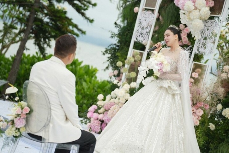 Sao Việt công khai có con trong đám cưới: Có người giấu ái nữ tới năm 9 tuổi, Quỳnh Chi lần đầu có bầu ở tuổi U40 - 3