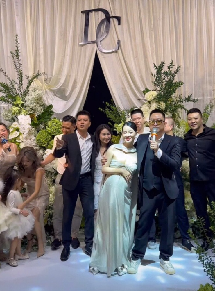 Sao Việt công khai có con trong đám cưới: Có người giấu ái nữ tới năm 9 tuổi, Quỳnh Chi lần đầu có bầu ở tuổi U40 - 10