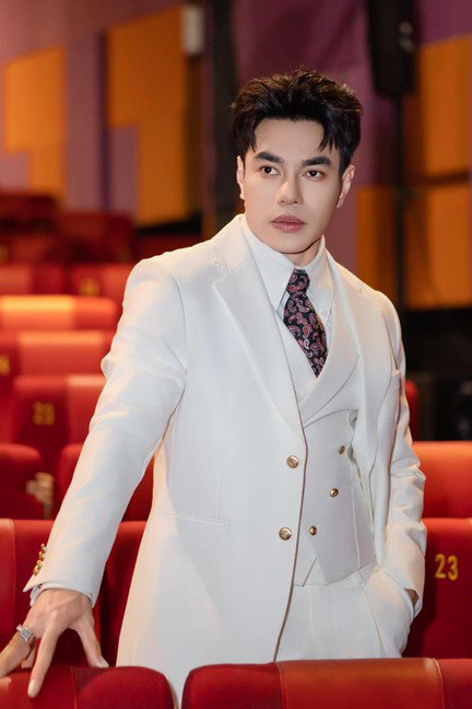 Lê Dương Bảo Lâm từng khiến nhiều người xôn xao khi tiết lộ mình và vợ "như ly thân". (Ảnh: FBNV).