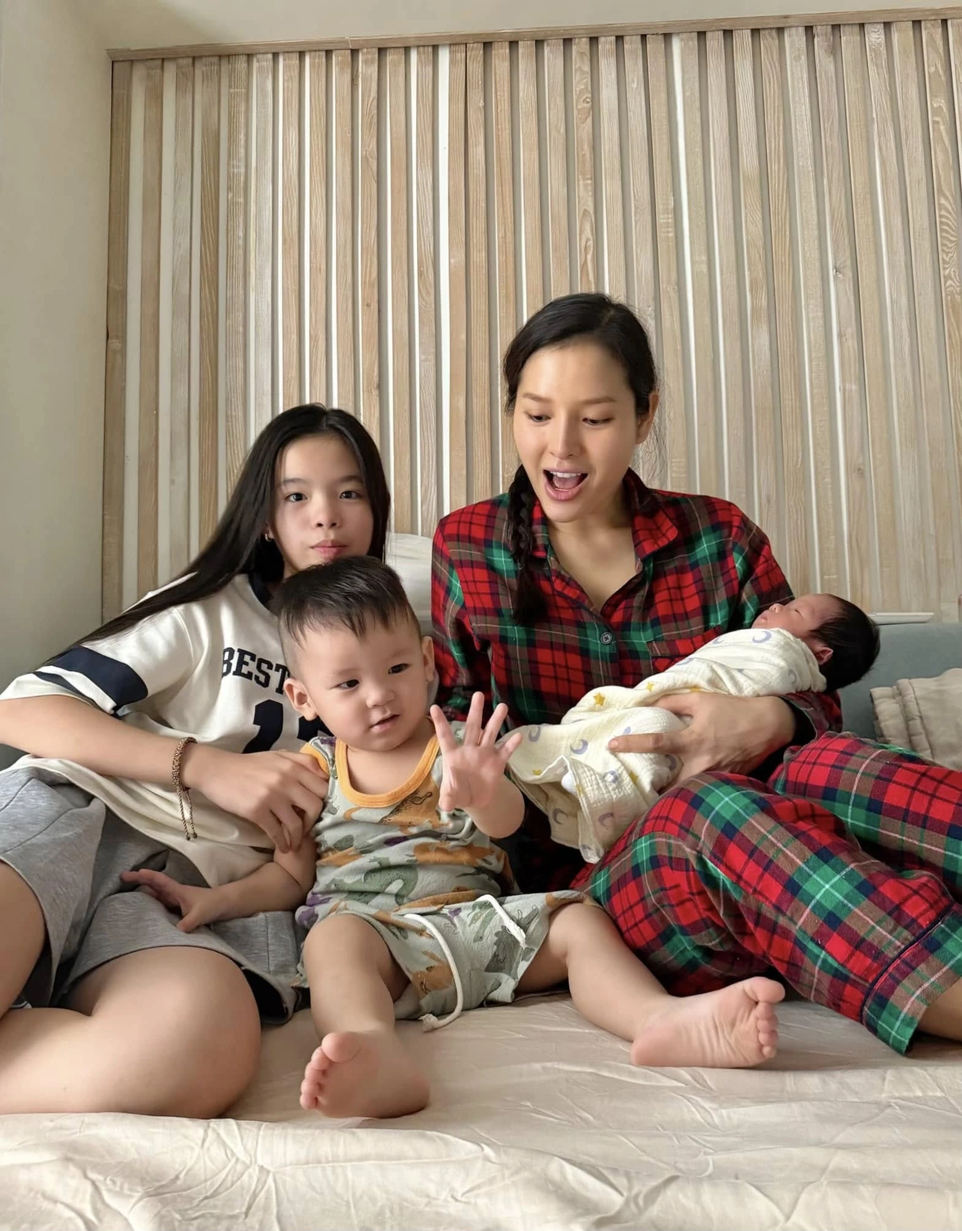 Sao Việt công khai có con trong đám cưới: Có người giấu ái nữ tới năm 9 tuổi, Quỳnh Chi lần đầu có bầu ở tuổi U40 - 9