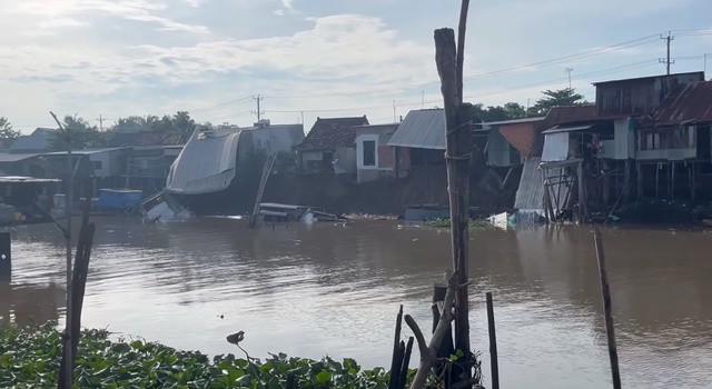 Hiện trường vụ sạt lở nghiêm trọng