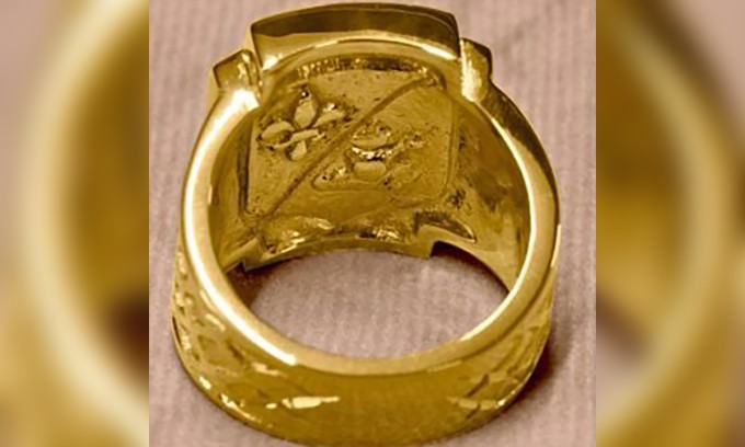 Biểu tượng của Giáo hoàng Leo XIV trên nhẫn Ngư phủ. Ảnh: Vatican News