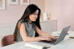 Dấu hiệu AI đang thay thế nhân sự Gen Z