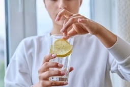 4 việc làm khi thức dậy giúp sống khỏe, trẻ lâu
