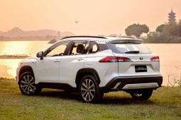 Giá xe Toyota Corolla Cross lăn bánh kèm ưu đãi tháng 5/2025