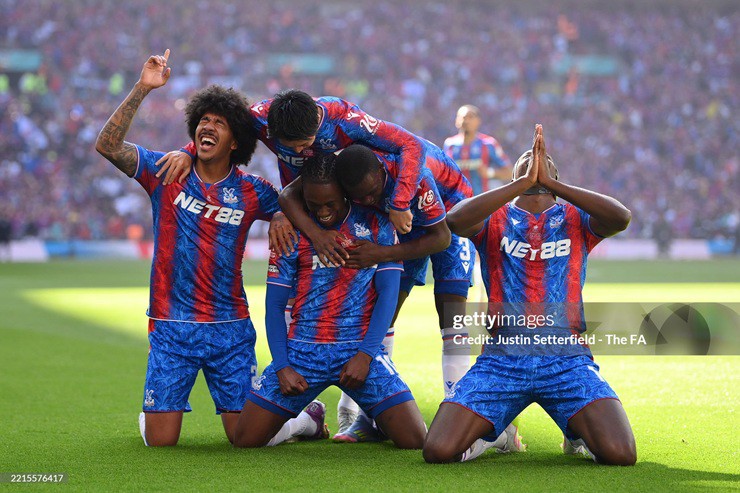 Eze ghi bàn thắng duy nhất giúp&nbsp;Crystal Palace đánh bại Man City