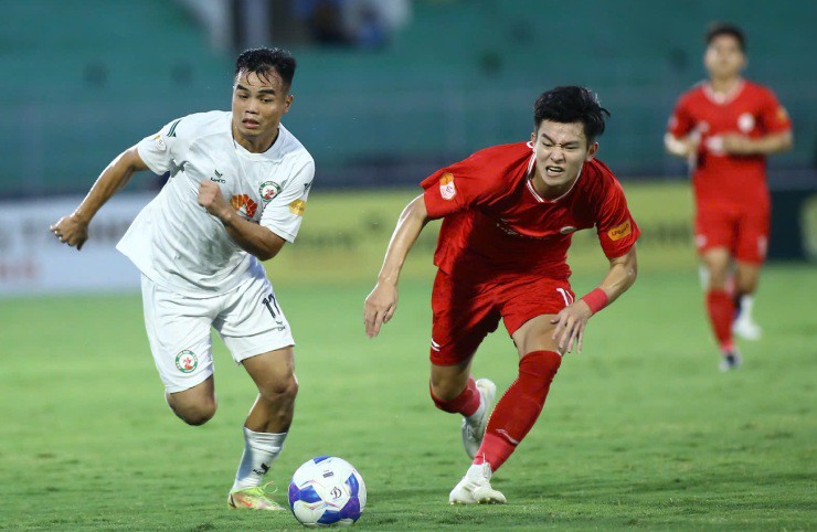 Bình Định ngược dòng cầm hòa Thể Công Viettel