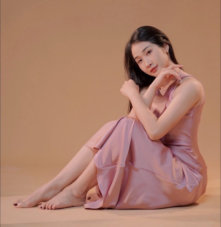 Lưu Thị Phương Thảo sinh năm 1994 vẫn được nhắc đến với tên gọi 'cô giáo tiểu học Thái Bình'. Cô nàng gây ấn tượng bởi nhan sắc xinh đẹp.