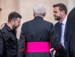 Hành động bất ngờ của ông Zelensky và ông Vance tại Vatican