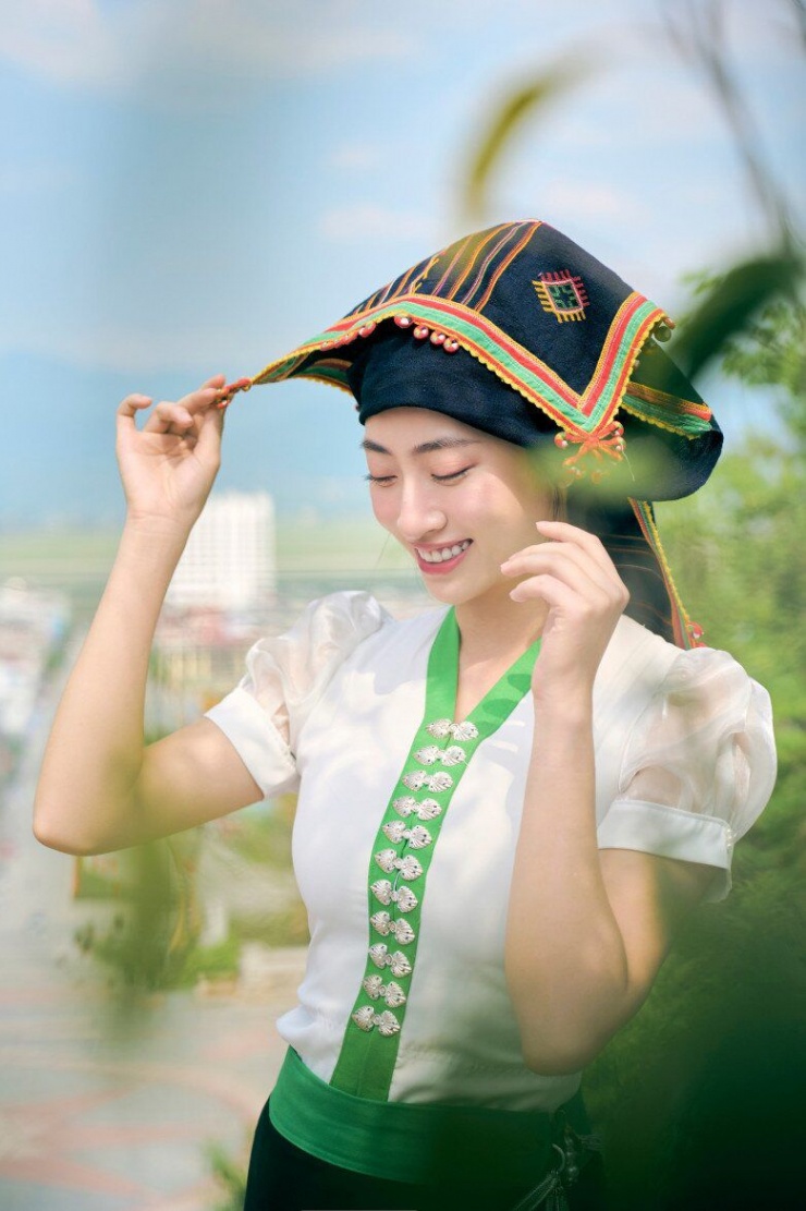 Xuất hiện cô gái đồng bào Thái mặc đồ truyền thống độc đáo đẹp phát sáng, hoá ra là "Hoa hậu Tiến sĩ" đình đám - 4