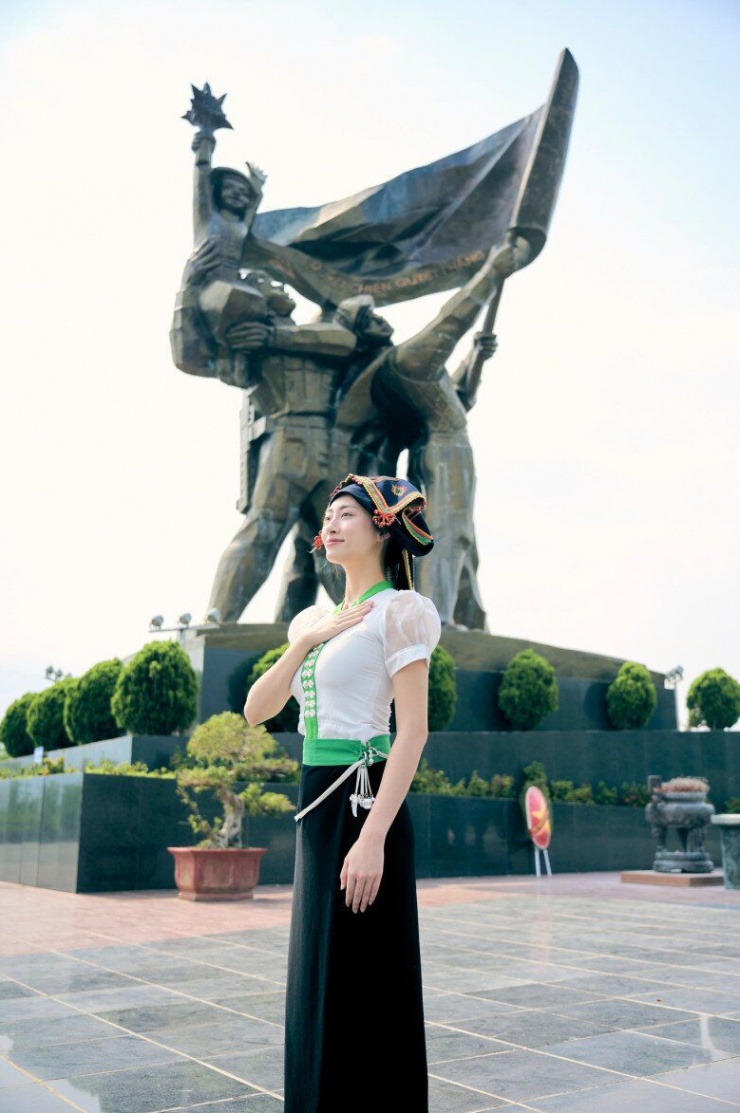Xuất hiện cô gái đồng bào Thái mặc đồ truyền thống độc đáo đẹp phát sáng, hoá ra là "Hoa hậu Tiến sĩ" đình đám - 2