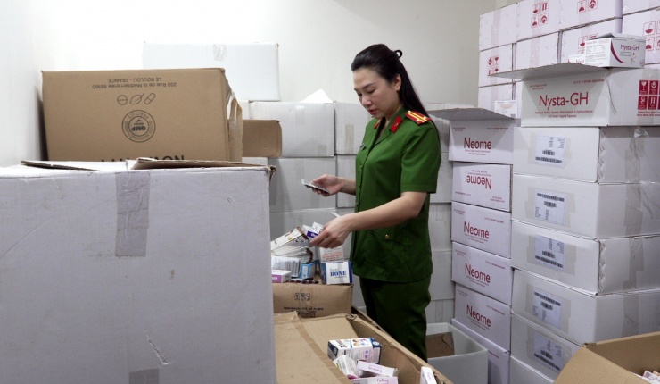 Vụ thu giữ hơn 100 tấn thực phẩm chức năng, thiết bị y tế giả: Điểm tên những mặt hàng đã bán ra thị trường - 19