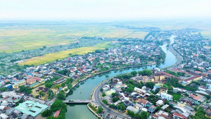Nhân dịp TP Huế tổ chức Ngày hội ở làng Dương Nỗ, du khách về làng Dương Nỗ tham quan các điểm di tích gắn bó với tuổi thơ của Bác Hồ.