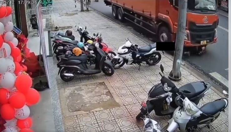 Hiện trường vụ tai nạn. Ảnh: cắt video.&nbsp;