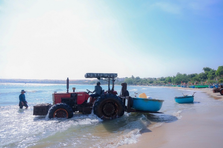 Làng chài hoang sơ, nơi bình yên trú mình sau lưng núi Hòn Hồng - 7