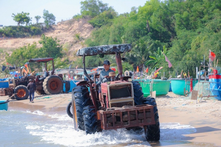 Làng chài hoang sơ, nơi bình yên trú mình sau lưng núi Hòn Hồng - 8